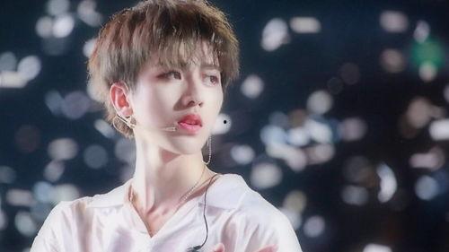 蔡徐坤小视频,青春偶像的魅力瞬间