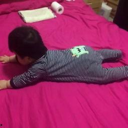 打屁股的小孩视频,调皮小孩被打屁股的温馨一幕